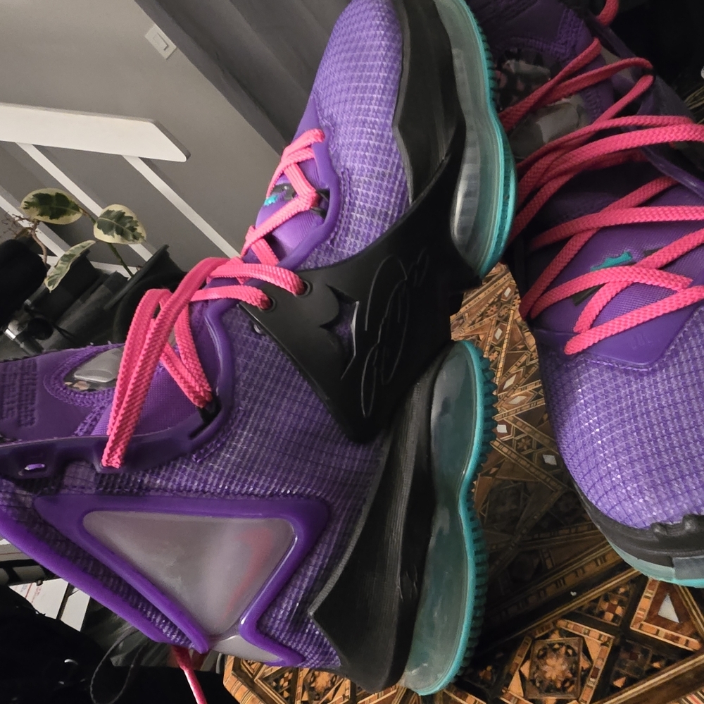 NIKE LEBRONS 19 SIZE 8.5 IN MENS - Picture 4 of 13